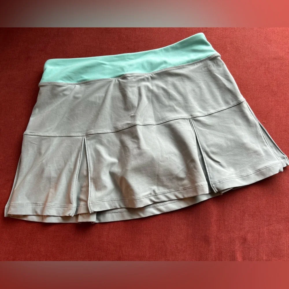 Nike Gray and White Tiered Skater Skorts - Picture 3 of 8